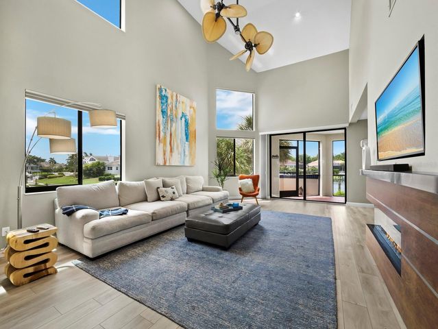 1906 HARBOURSIDE DRIVE 304, Longboat Key, FL 34228
