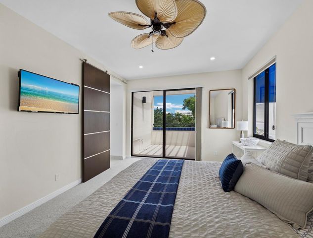 1906 HARBOURSIDE DRIVE 304, Longboat Key, FL 34228