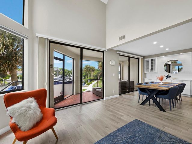 1906 HARBOURSIDE DRIVE 304, Longboat Key, FL 34228