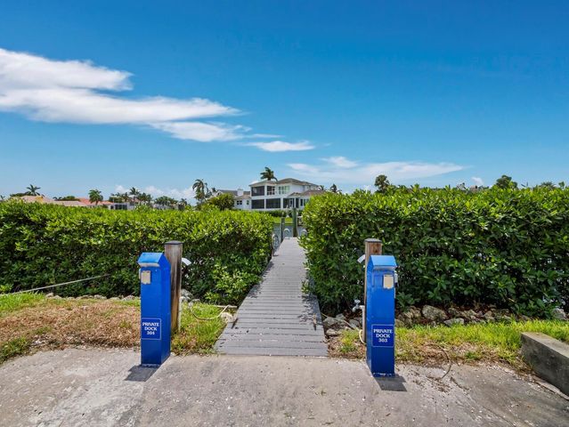 1906 HARBOURSIDE DRIVE 304, Longboat Key, FL 34228