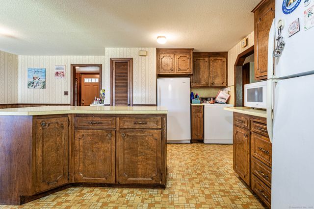 42 Wheeler Drive, Enfield, CT 06082