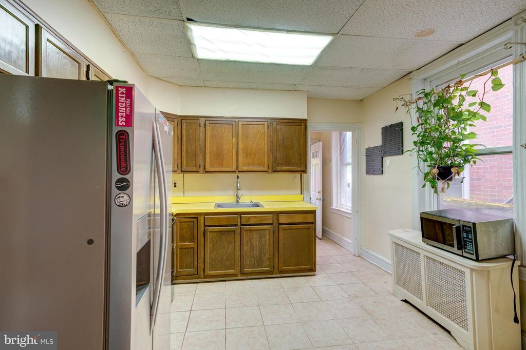 231 E SYDNEY ST, Philadelphia, PA 19119