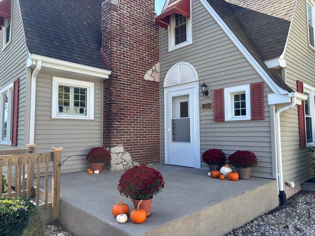 812 S Lake Park Avenue, Hobart, IN 46342