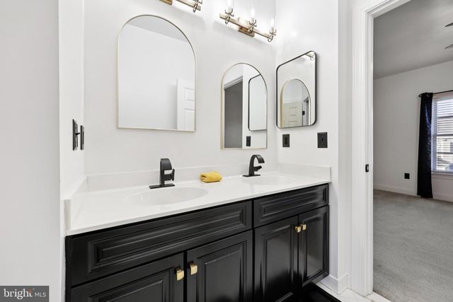 8301 HANCOCK CT, Gainesville, VA 20155