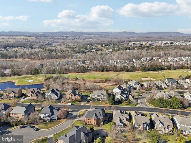 8301 HANCOCK CT, Gainesville, VA 20155