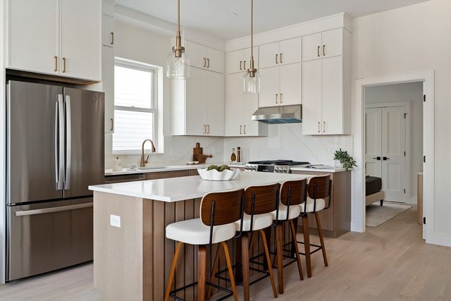 30 Swan Ave PH1, Boston, MA 02128