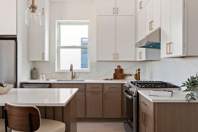 30 Swan Ave PH1, Boston, MA 02128