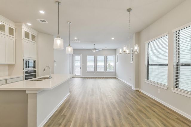 360 Summer Place Drive, Montgomery, TX 77356