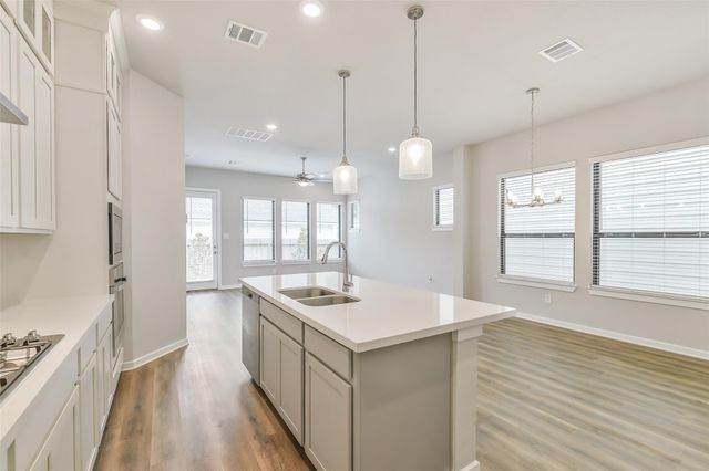 360 Summer Place Drive, Montgomery, TX 77356