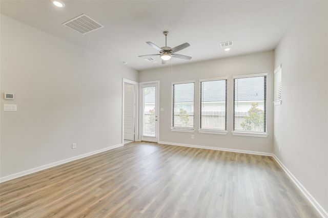 360 Summer Place Drive, Montgomery, TX 77356
