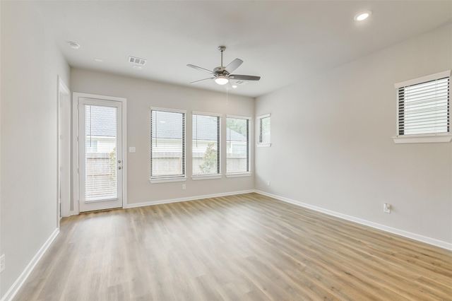 360 Summer Place Drive, Montgomery, TX 77356