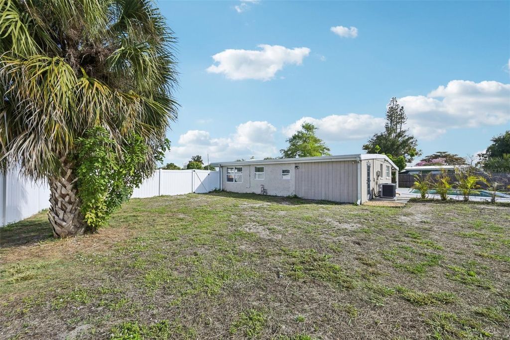 Image 17 of property listing at 2416 EMORY AVENUE, Bradenton, FL 34207
