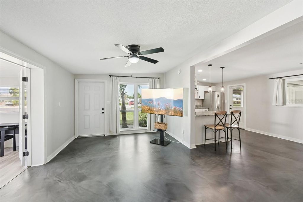 Image 4 of property listing at 2416 EMORY AVENUE, Bradenton, FL 34207