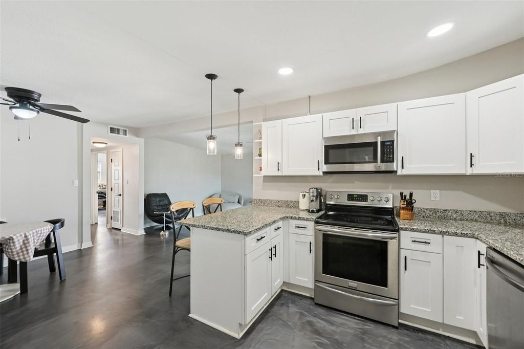 Image 5 of property listing at 2416 EMORY AVENUE, Bradenton, FL 34207