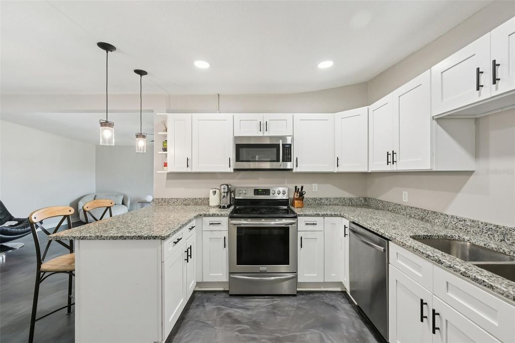 Image 6 of property listing at 2416 EMORY AVENUE, Bradenton, FL 34207