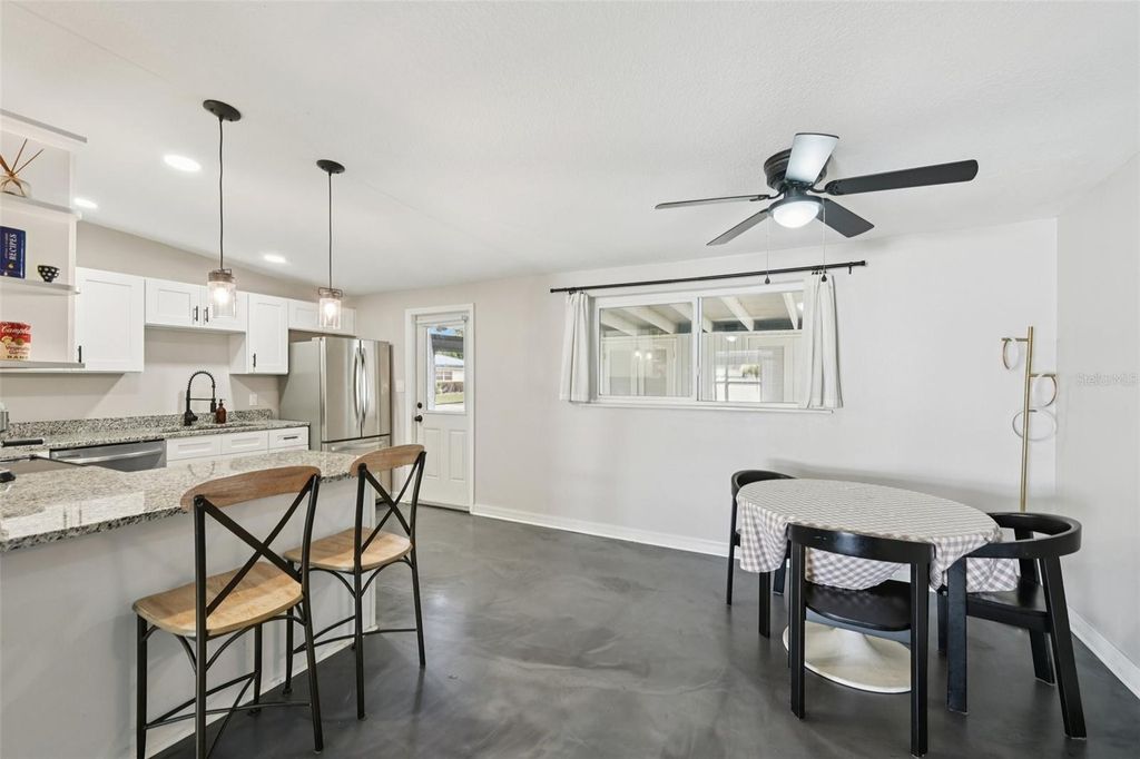 Image 8 of property listing at 2416 EMORY AVENUE, Bradenton, FL 34207