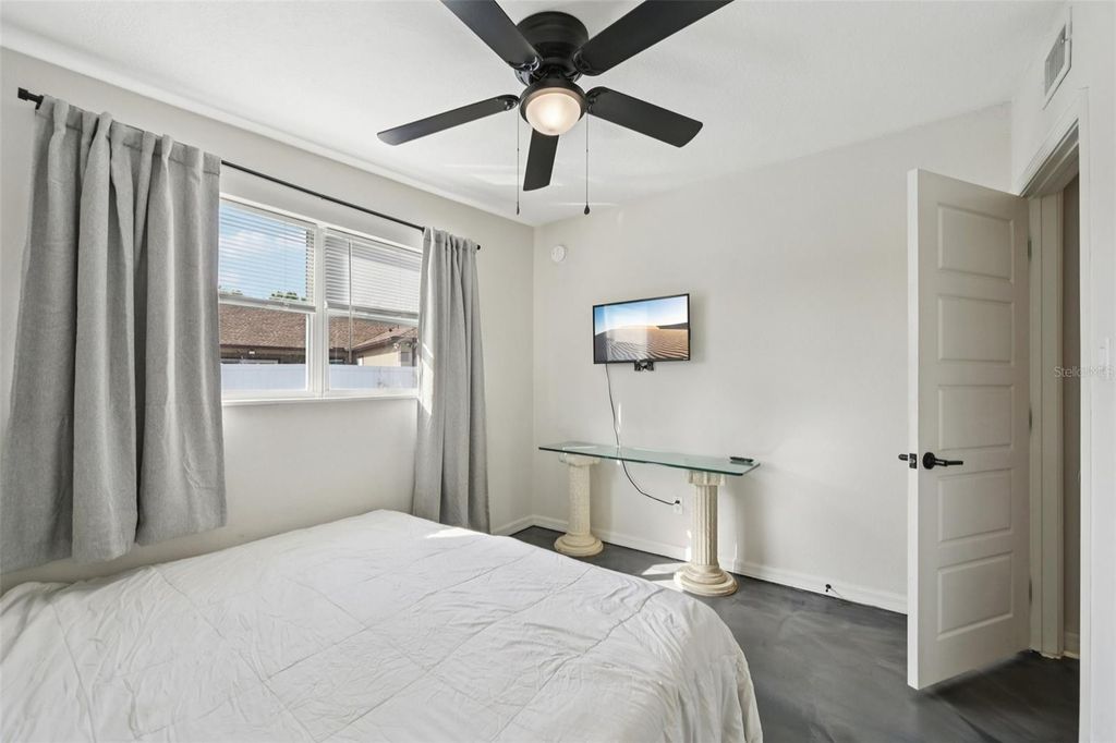 Image 10 of property listing at 2416 EMORY AVENUE, Bradenton, FL 34207