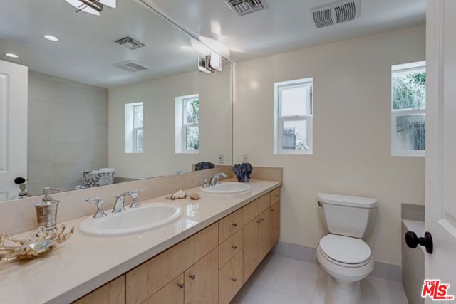 831 S CURSON Avenue, Los Angeles, CA 90036