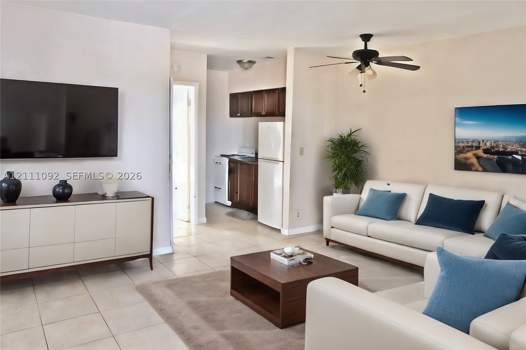 417 NW 2nd Ave 12, Hallandale Beach, FL 33009