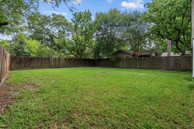 705 W Coombs Street, Alvin, TX 77511