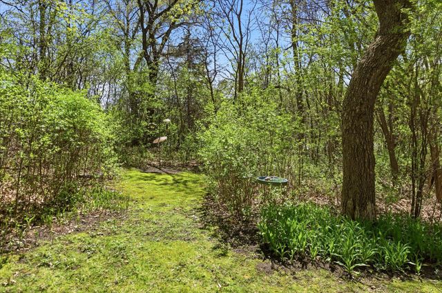 9836 Belmont Lane, Eden Prairie, MN 55347