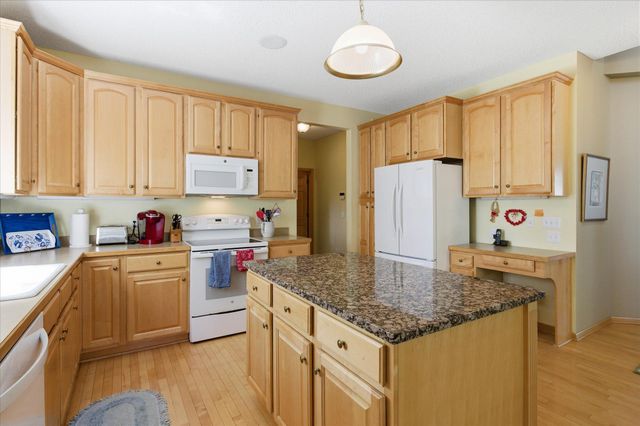 9836 Belmont Lane, Eden Prairie, MN 55347