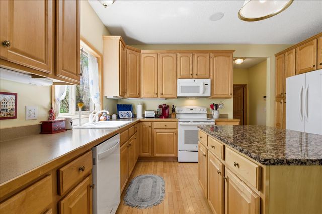 9836 Belmont Lane, Eden Prairie, MN 55347