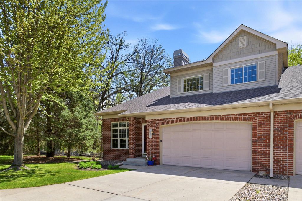 9836 Belmont Lane, Eden Prairie, MN 55347