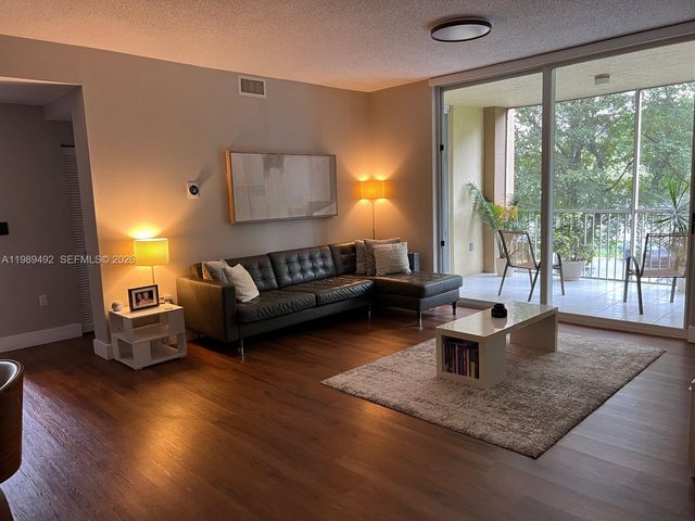 9755 NW 52nd St 216, Doral, FL 33178