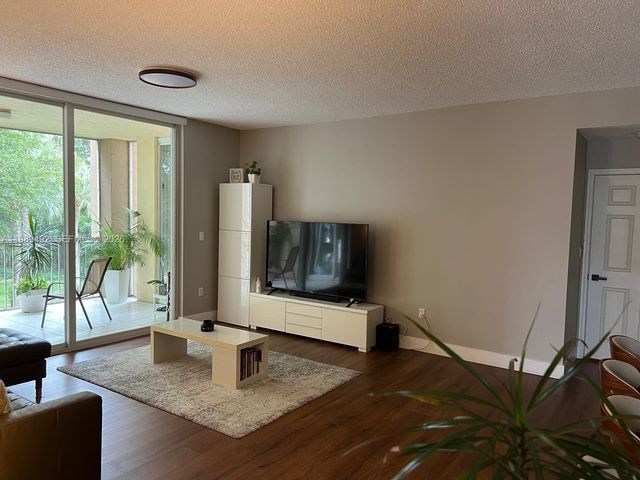 9755 NW 52nd St 216, Doral, FL 33178