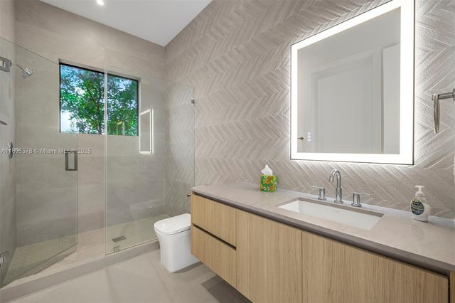 3300 SW 27th Ter 3300, Miami, FL 33133