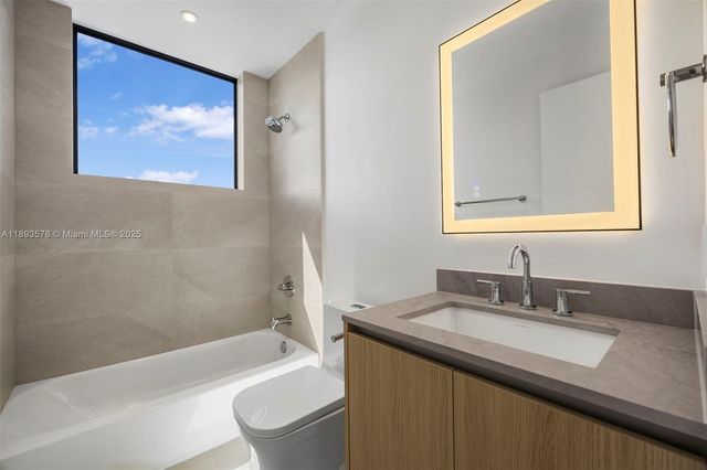 3300 SW 27th Ter 3300, Miami, FL 33133