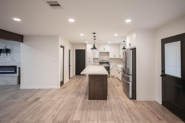 117 W Mahan Street, Richwood, TX 77531