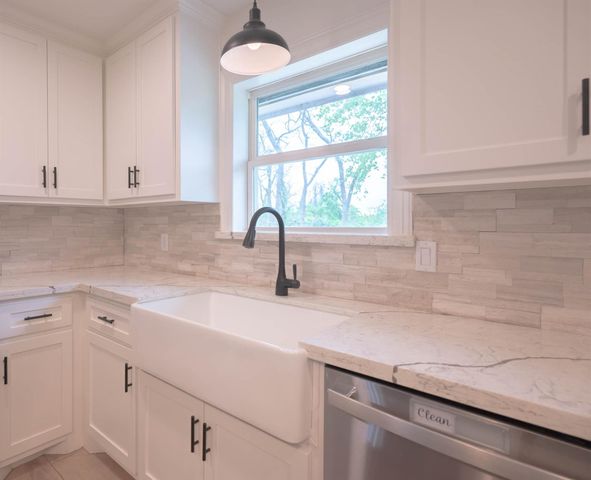 117 W Mahan Street, Richwood, TX 77531