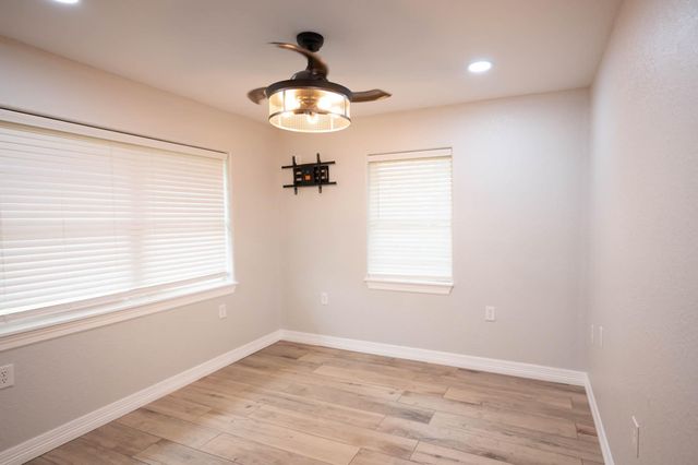 117 W Mahan Street, Richwood, TX 77531