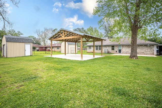 117 W Mahan Street, Richwood, TX 77531