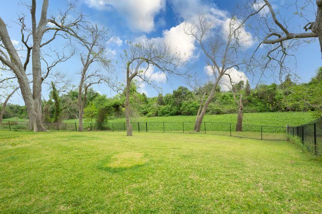 117 W Mahan Street, Richwood, TX 77531