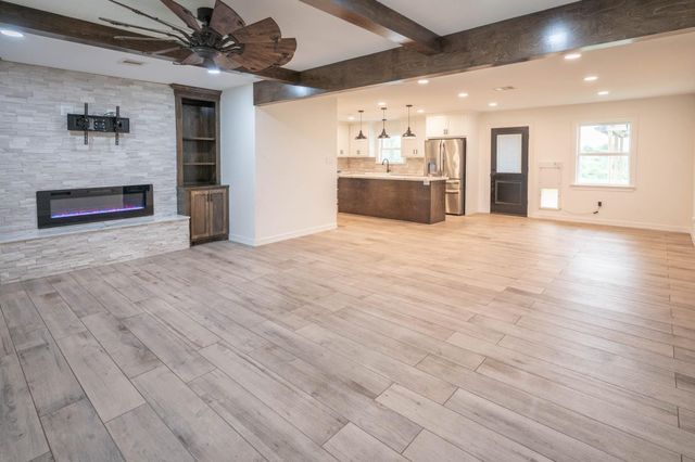 117 W Mahan Street, Richwood, TX 77531