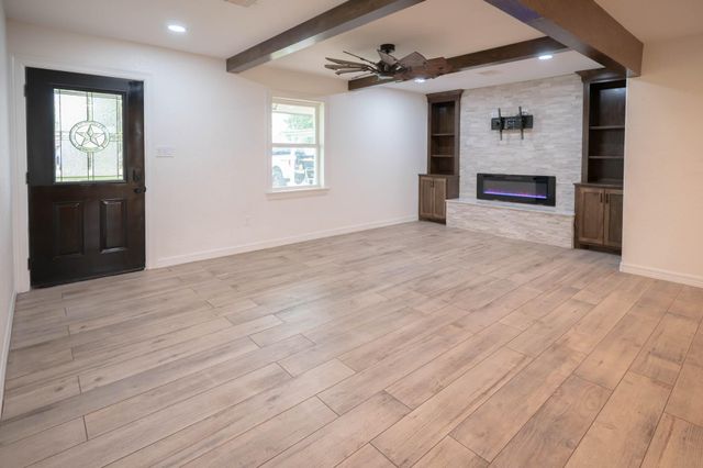 117 W Mahan Street, Richwood, TX 77531