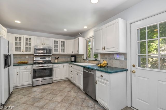 6 Deerfield Rd, New Providence Boro, NJ 07974