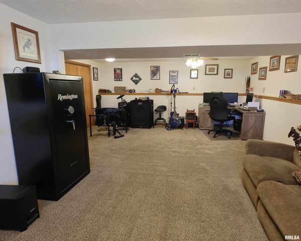 612 N 5TH Place, Eldridge, IA 52748