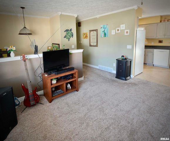 612 N 5TH Place, Eldridge, IA 52748