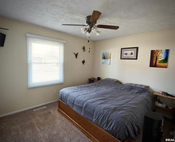 612 N 5TH Place, Eldridge, IA 52748