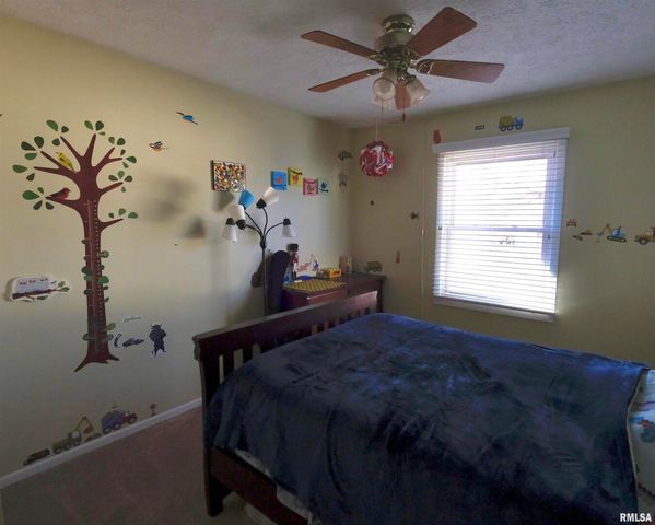 612 N 5TH Place, Eldridge, IA 52748