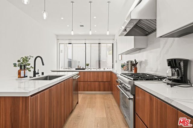 12136 Clarkson Road, Los Angeles, CA 90064