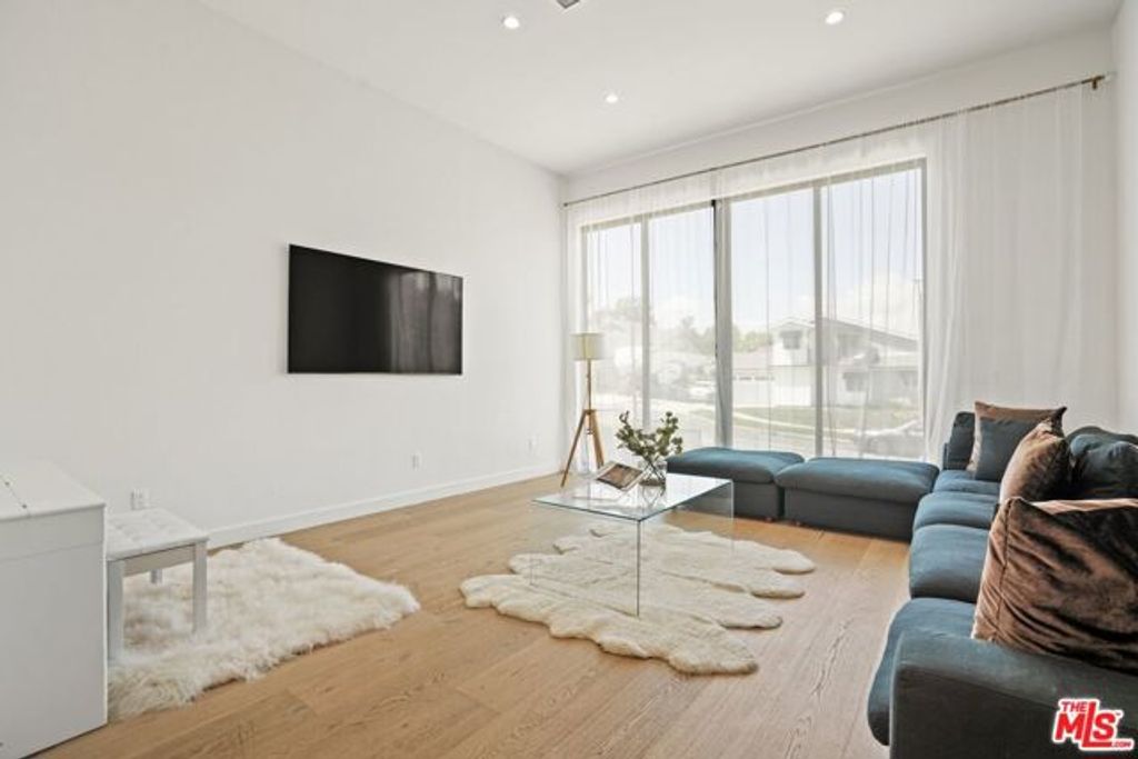 12136 Clarkson Road, Los Angeles, CA 90064