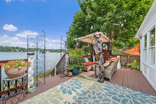 62 Alvern Rd, Pembroke, MA 02359