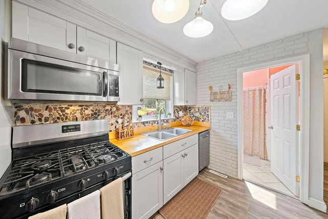 62 Alvern Rd, Pembroke, MA 02359