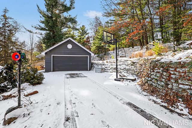 10848 Simpson West Street NE, Greenville, MI 48838