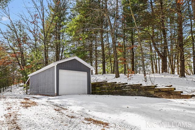 10848 Simpson West Street NE, Greenville, MI 48838